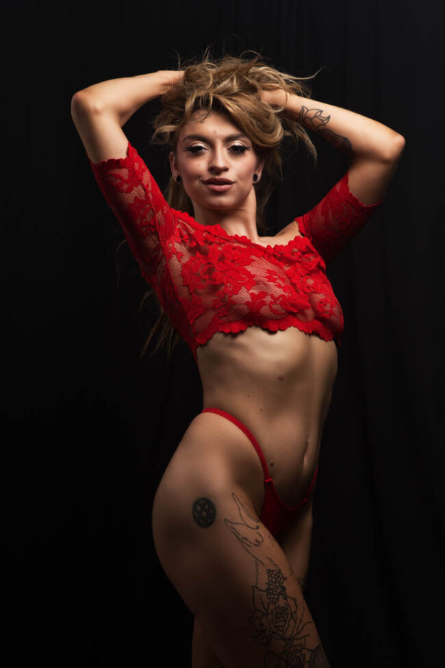 Exotic Look of Jess Glitches in Red