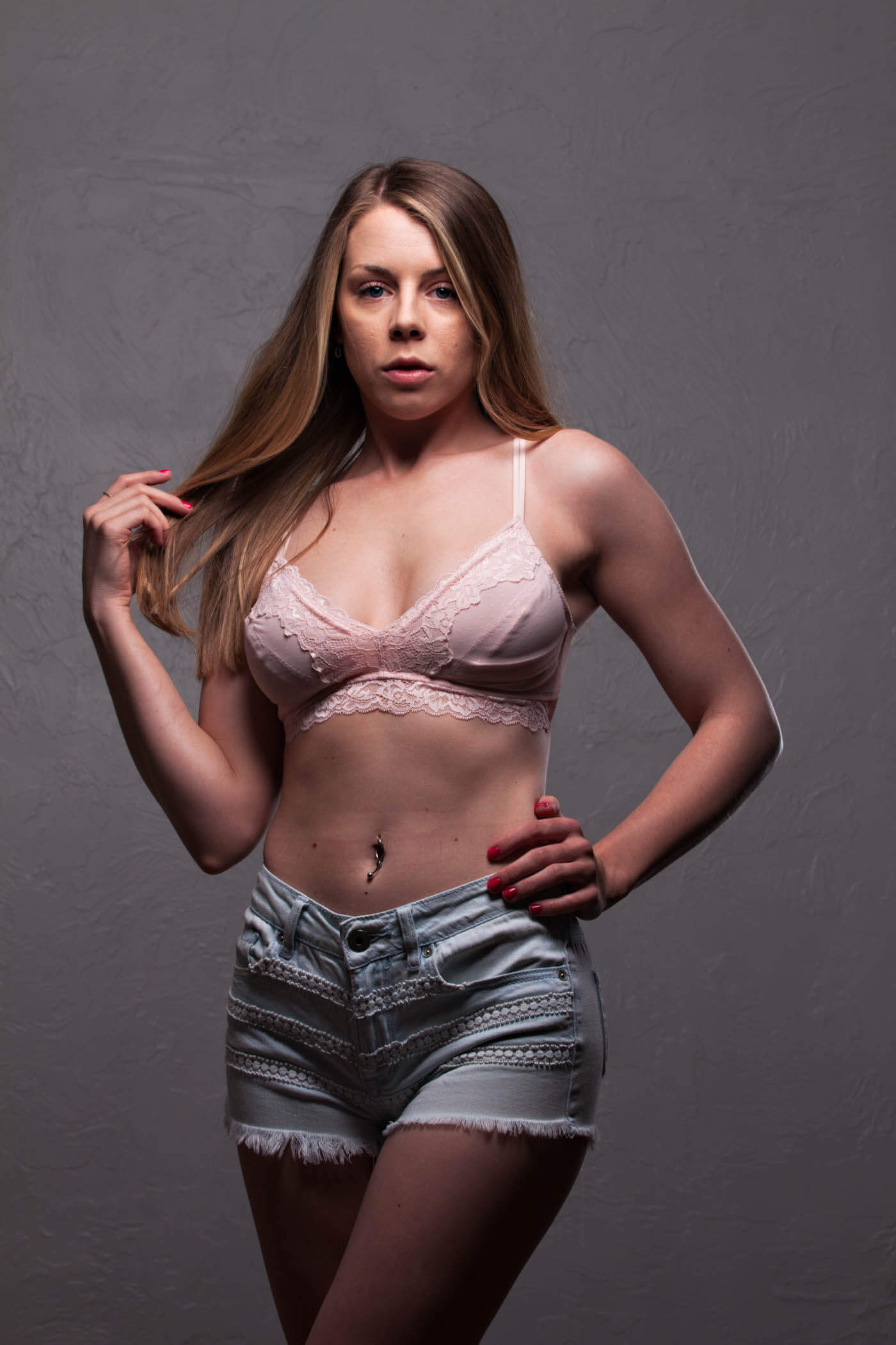 glamour-portrait-bianca-brunson-girl-next-door Glamour portrait Bianca Brunson Jean Shorts Bra Girl Next Door