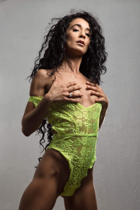 sexy-adult-photography-chey-alexandria-lime-green-modeling