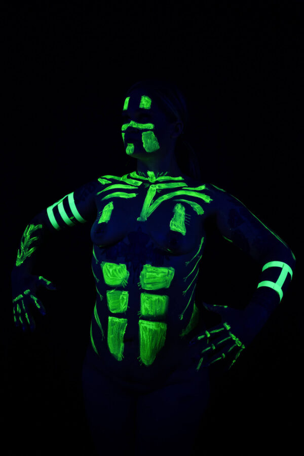 kkrrhh22-black-light-shoot-green-studio-oklahoma-city-ok