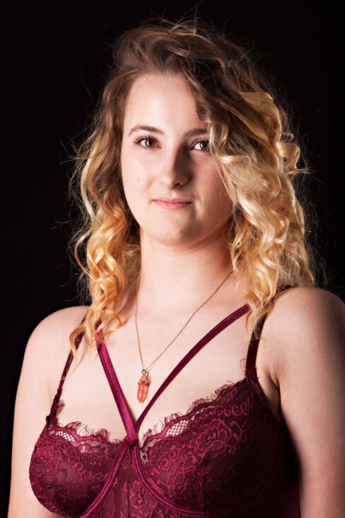 beautiful-head-shots-joey-renee-norman-maroon