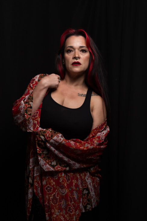 landamodel-bethany-red-haired-robe-black-oklahoma