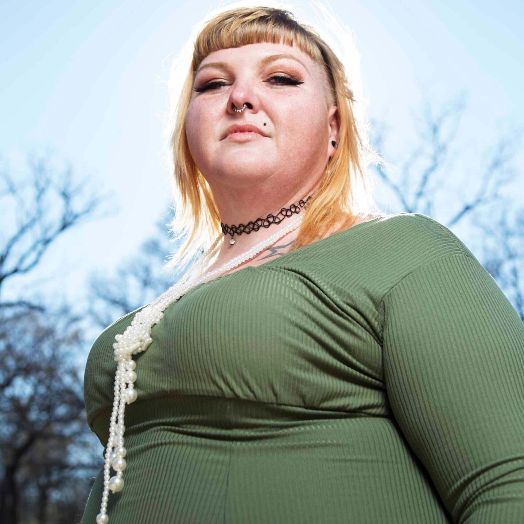 emelieghthemodel-green-outdoor-blonde