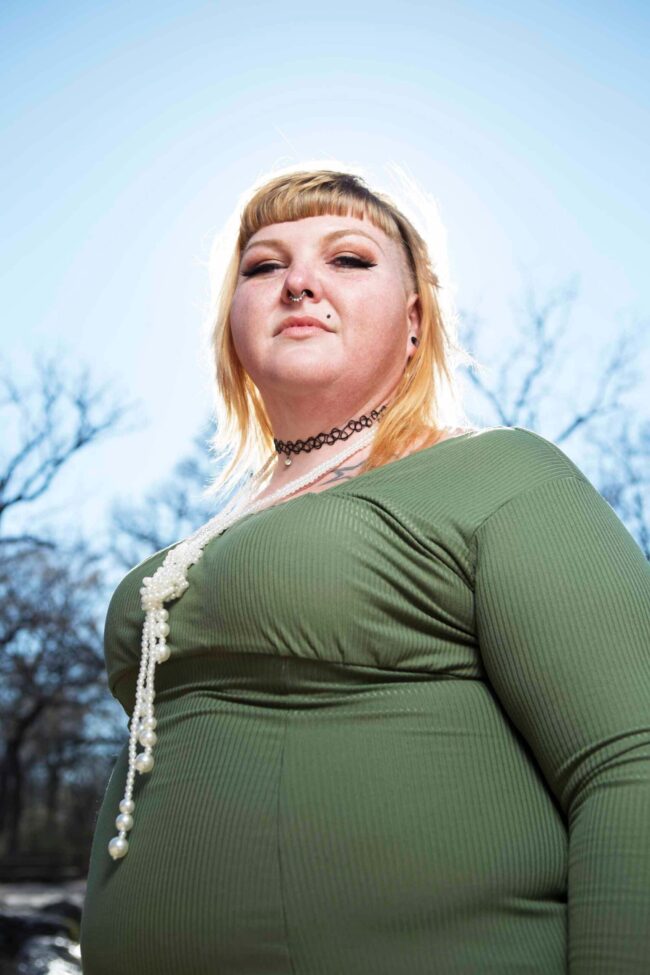 emelieghthemodel-green-outdoor-blonde