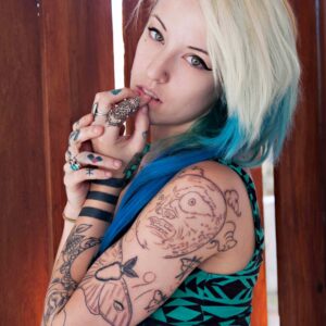 ryynagade-green-turquoise-blonde-blue-alternative-model-moore-ok