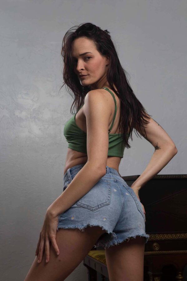 ayeonna-gabrielle-jeans-shorts-olive-green-top-portrait-photography-dallas-tx