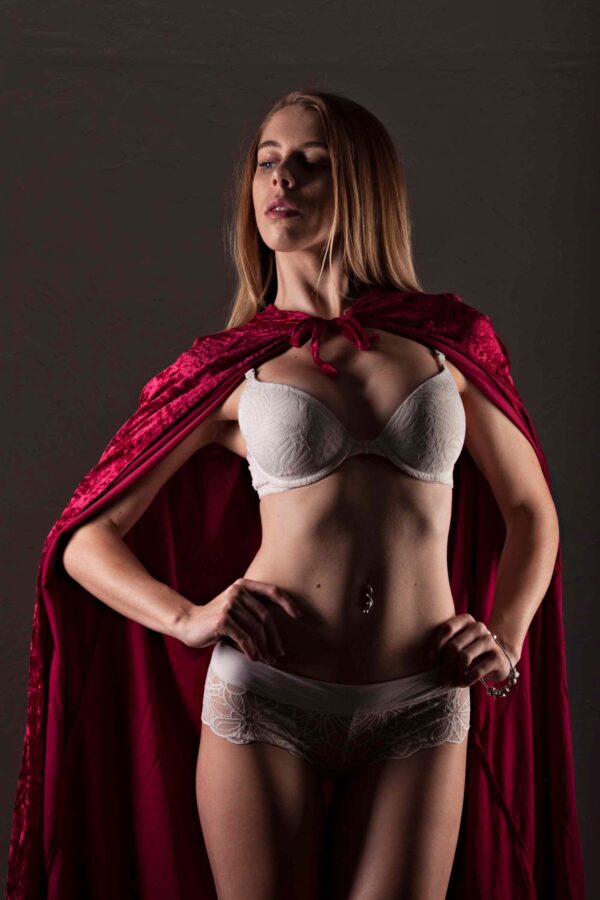 bianca-brunson-white-set-blonde-maroon-cape-portrait-photography-woodward-ok