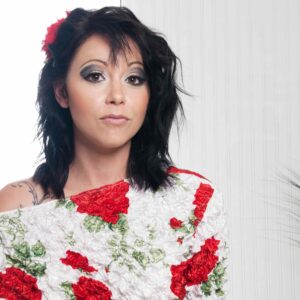 jennifer-labombard-red-white-top-flowers-tulsa-portraits-ok