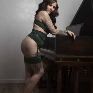 kya-kush-emerald-green-boudoir-shoot-norman-ok