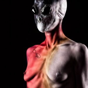 kel-bunn-messenger-alien-themed-creative-photography-moore-ok