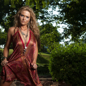 traci-lacek-outdoor-fashion-shoot-rose-garden-bethany-ok