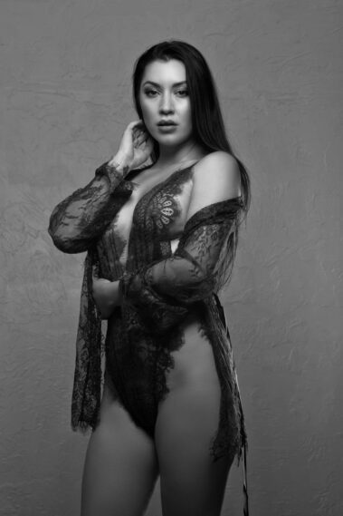 bella-burke-black-and-white-portrait-photography-honolulu-hawaii